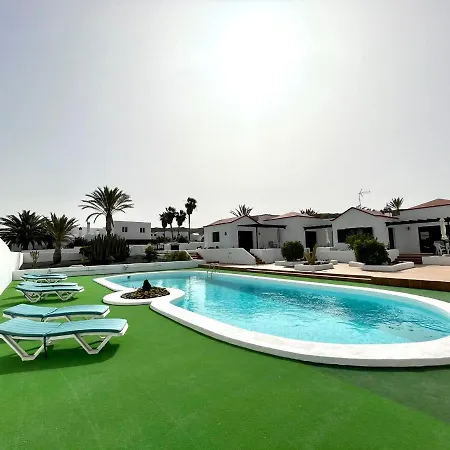 Bungalow Para Nudistas Con Estupenda Vista A La Piscina, Cerca De Playa *